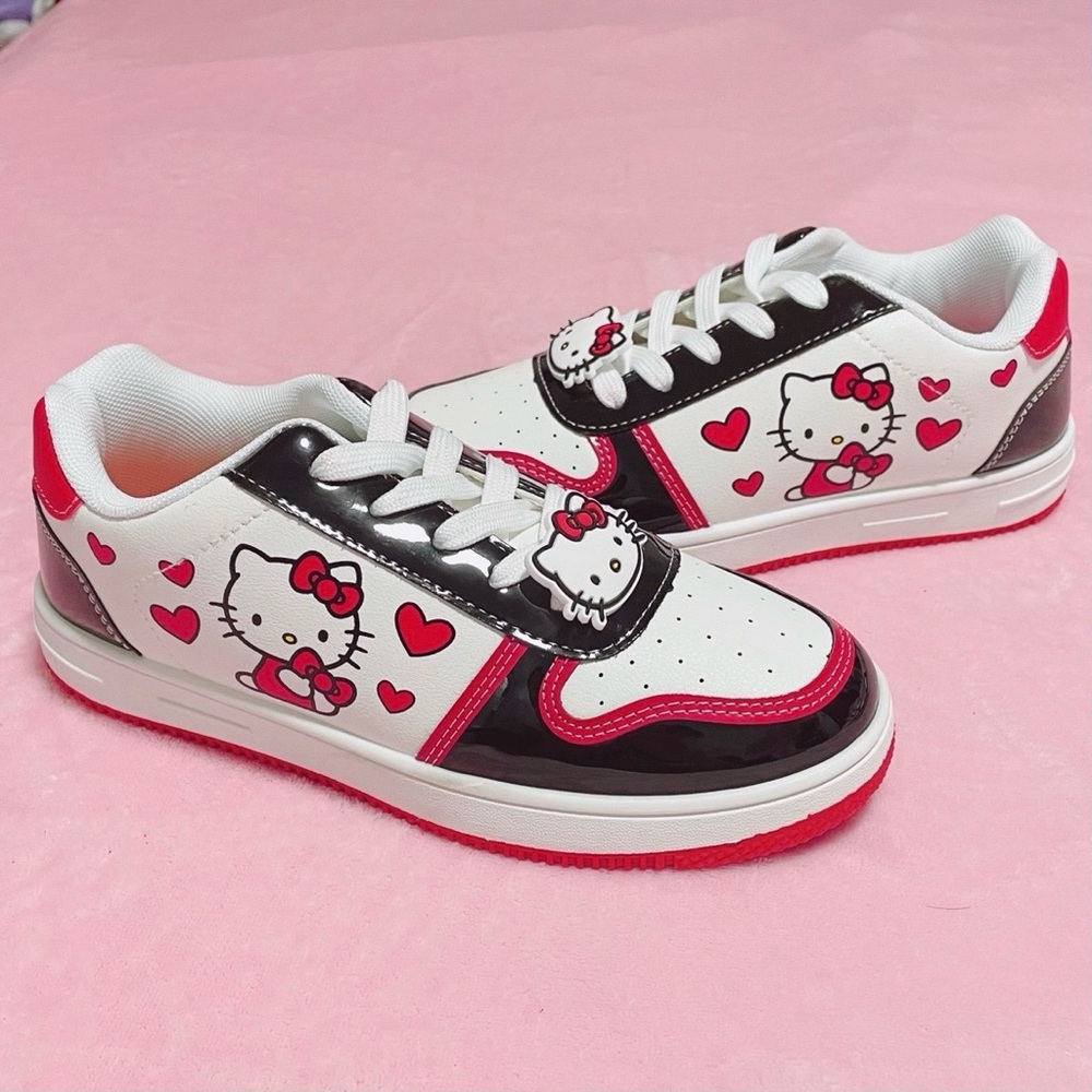 Women’s Sanrio Hello Kitty Cute Hearts Sneakers Shoes Size 5